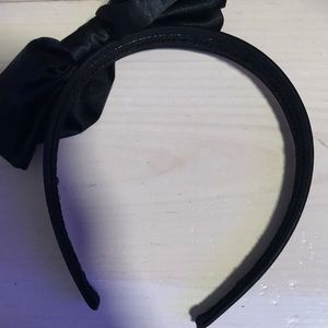 Black head band